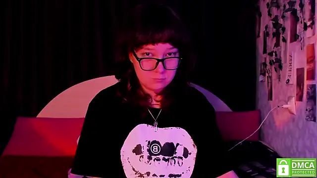 Snapshot of dreamgirllovee chatting on November 4, 11:30 pm dreamgirllovee online show from November 4, 11:30 pm