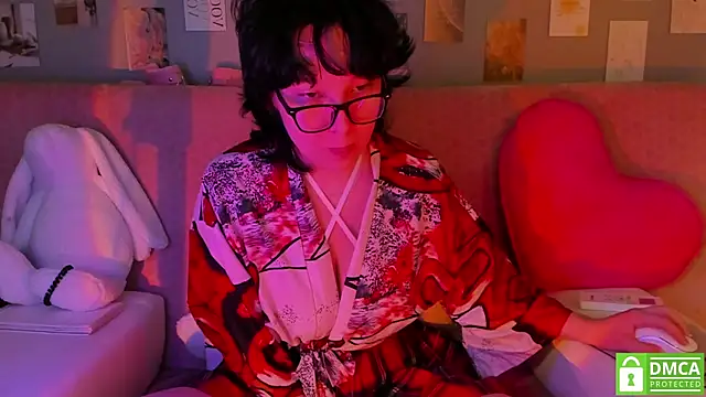 Snapshot of dreamgirllovee chatting on March 3, 12:01 am dreamgirllovee online show from March 3, 12:01 am
