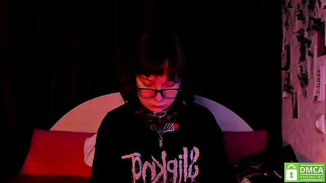 Snapshot of dreamgirllovee chatting on October 30, 1:48 am dreamgirllovee online show from October 30, 1:48 am