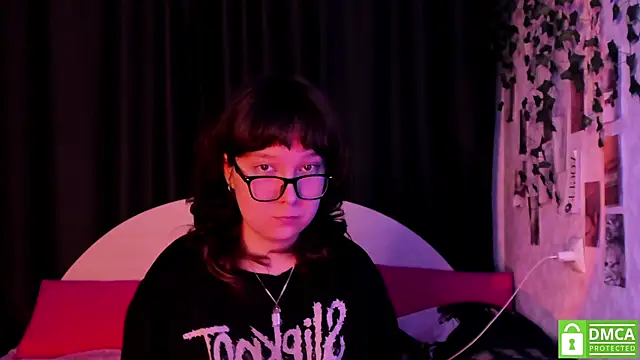 Snapshot of dreamgirllovee chatting on November 17, 5:00 am dreamgirllovee online show from November 17, 5:00 am