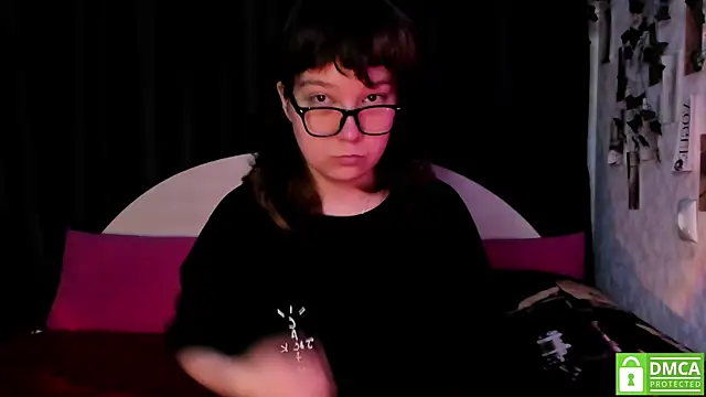 Snapshot of dreamgirllovee chatting on November 1, 1:23 am dreamgirllovee online show from November 1, 1:23 am