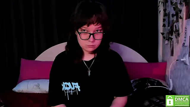 Snapshot of dreamgirllovee chatting on October 20, 9:04 pm dreamgirllovee online show from October 20, 9:04 pm