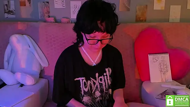 Snapshot of dreamgirllovee chatting on March 15, 6:36 am dreamgirllovee online show from March 15, 6:36 am
