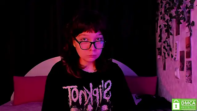 Snapshot of dreamgirllovee chatting on November 10, 10:48 pm dreamgirllovee online show from November 10, 10:48 pm