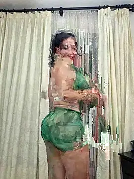 Snapshot of viollett_28 chatting on May 31, 11:27 pm viollett 28 online show from May 31, 11:27 pm