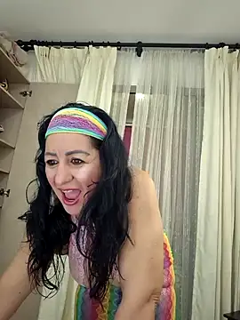Snapshot of viollett_28 chatting on June 2, 11:27 pm viollett 28 online show from June 2, 11:27 pm