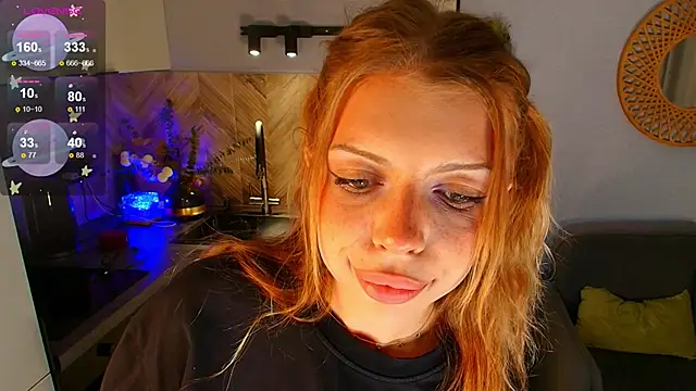 Snapshot of Hannah_Carr chatting on June 18, 5:18 pm Hannah Carr online show from June 18, 5:18 pm