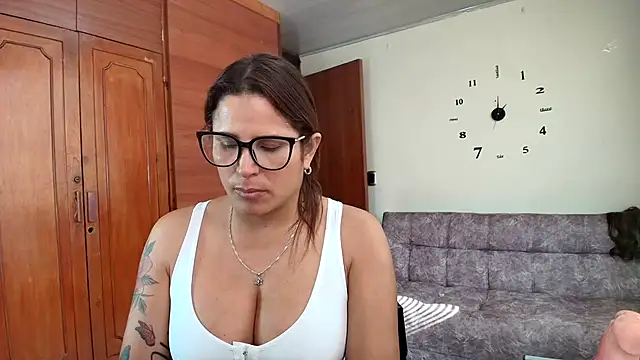 Snapshot of Majo_Soussa chatting on May 8, 12:53 pm Majo Soussa online show from May 8, 12:53 pm