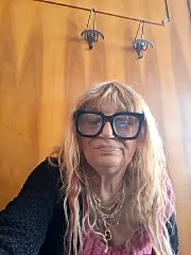 Snapshot of eva2023sexy chatting on May 20, 2:36 pm eva2023sexy online show from May 20, 2:36 pm
