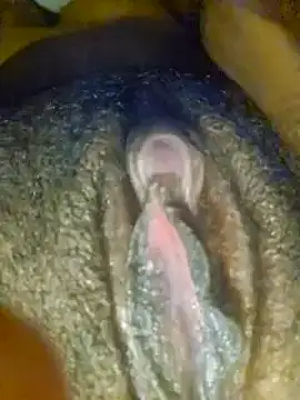 Snapshot of GlitterpuffPastry chatting on December 4, 5:32 am GlitterpuffPastry online show from December 4, 5:32 am