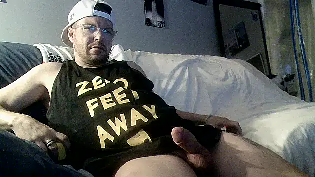 Snapshot of Vinyboy69 chatting on May 6, 6:28 am Vinyboy69 online show from May 6, 6:28 am