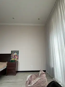 Hott Lolla online show from April 2, 9:05 am