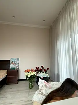 Hott Lolla online show from December 2, 8:27 am