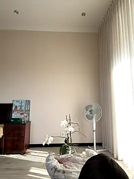 Hott Lolla online show from September 29, 7:04 am