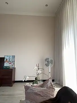 Hott Lolla online show from September 13, 7:52 am