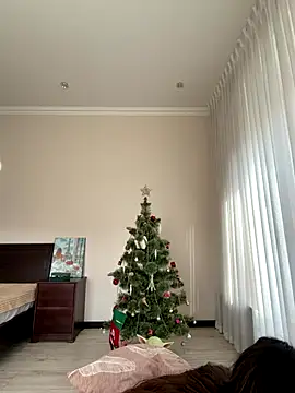 Hott Lolla online show from December 15, 9:26 am