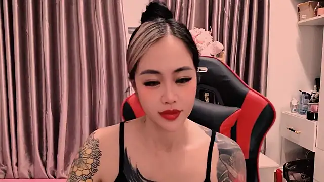 Snapshot of witch-39 chatting on February 22, 8:06 am witch-39 online show from February 22, 8:06 am