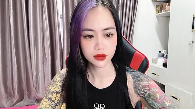 Snapshot of witch-39 chatting on February 6, 1:12 am witch-39 online show from February 6, 1:12 am