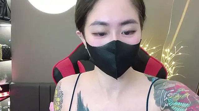 Snapshot of witch-39 chatting on December 20, 6:19 am witch-39 online show from December 20, 6:19 am