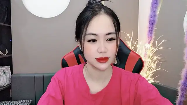 Snapshot of witch-39 chatting on January 4, 12:59 am witch-39 online show from January 4, 12:59 am