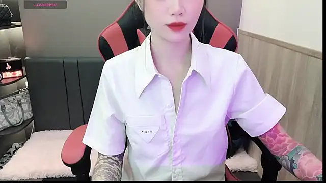 Snapshot of witch-39 chatting on December 6, 7:37 am witch-39 online show from December 6, 7:37 am