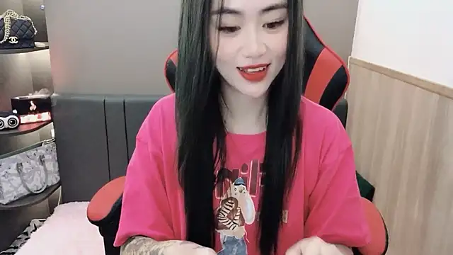 Snapshot of witch-39 chatting on December 7, 8:05 am witch-39 online show from December 7, 8:05 am