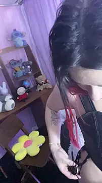 corallwells online show from December 13, 11:11 pm