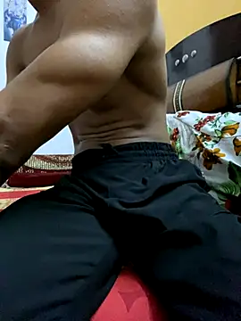 Snapshot of Wild_beast chatting on November 3, 9:57 am Wild beast online show from November 3, 9:57 am