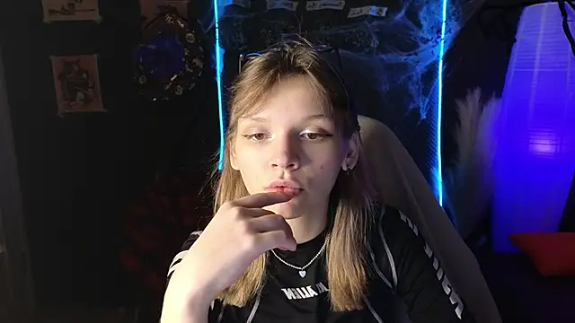 LitaBrom online show from October 26, 2:01 am