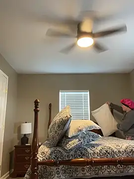 Snapshot of lezbean24 chatting on February 14, 5:57 pm lezbean24 online show from February 14, 5:57 pm