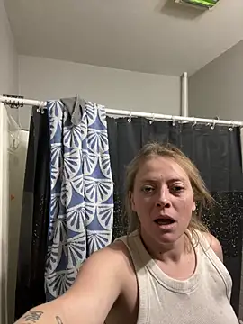 Snapshot of lezbean24 chatting on February 5, 11:55 pm lezbean24 online show from February 5, 11:55 pm