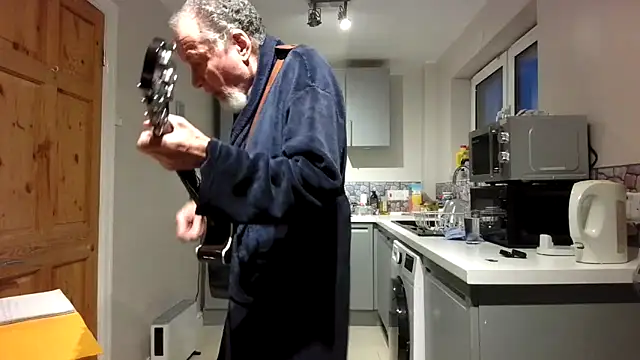 jimmybenido online show from February 11, 5:35 pm