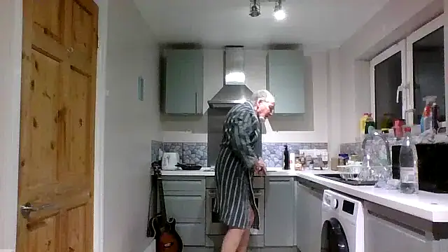 jimmybenido online show from January 10, 5:30 pm