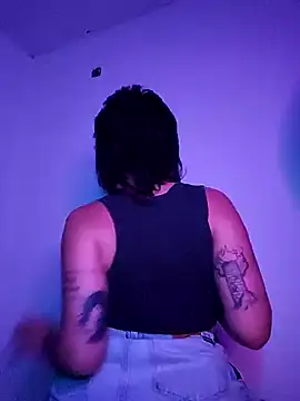 Snapshot of xmoira3x chatting on February 7, 12:42 am xmoira3x online show from February 7, 12:42 am