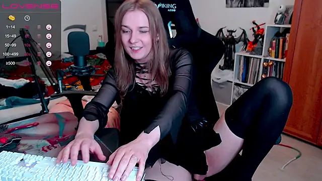 Snapshot of stellablondy chatting on December 17, 2:55 pm stellablondy online show from December 17, 2:55 pm