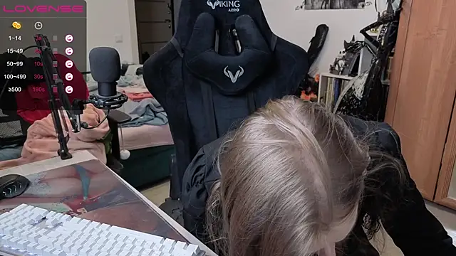 stellablondy online show from November 17, 2:21 pm