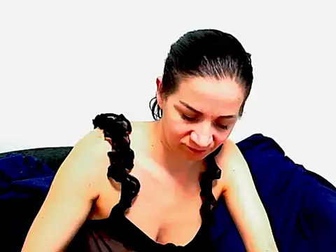 Snapshot of Kitty4_love_u chatting on November 22, 7:40 am Kitty4 love u online show from November 22, 7:40 am