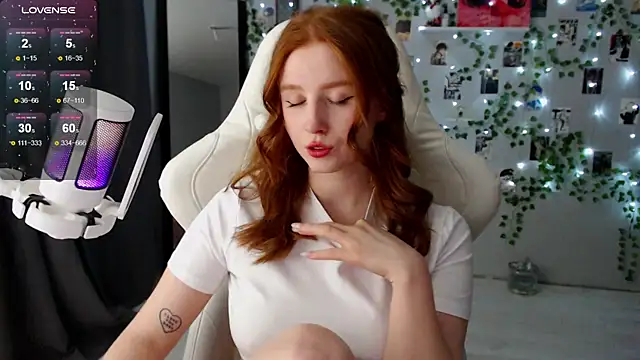 Snapshot of Meow_babe chatting on January 7, 1:03 pm Meow babe online show from January 7, 1:03 pm
