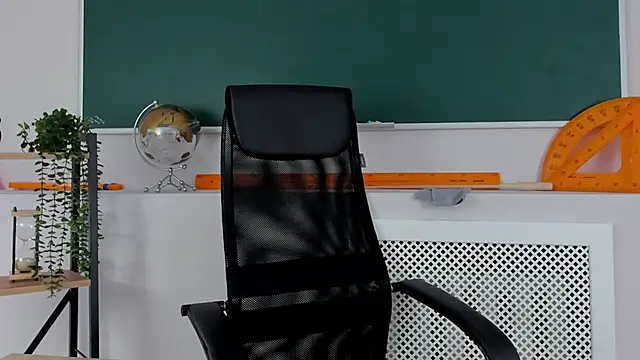 CamillaLarson online show from November 13, 3:10 am