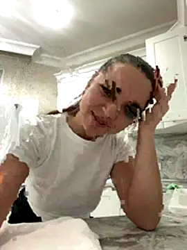 CamillaLarson online show from December 5, 8:50 pm