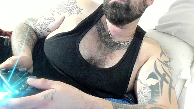 chubbycloudybottom online show from December 18, 8:19 am