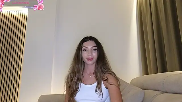 Snapshot of ReyaSophia chatting on October 11, 8:10 pm ReyaSophia online show from October 11, 8:10 pm