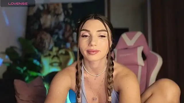 ReyaSophia online show from February 18, 9:11 pm