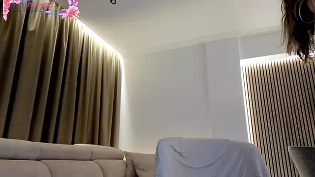 Snapshot of ReyaSophia chatting on September 12, 8:41 pm ReyaSophia online show from September 12, 8:41 pm