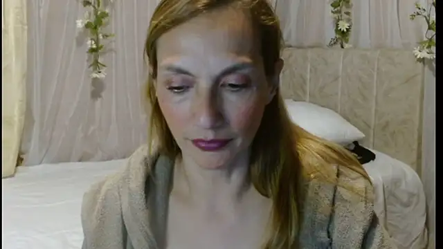 italagomez  online show from March 5, 10:43 pm