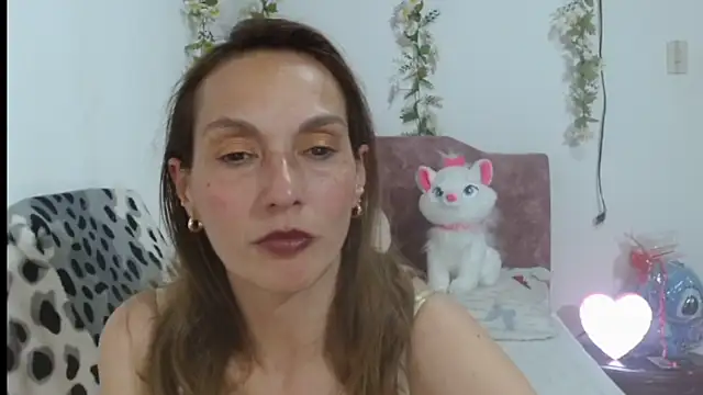 italagomez  online show from September 14, 1:06 am