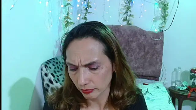 italagomez  online show from February 6, 11:45 pm