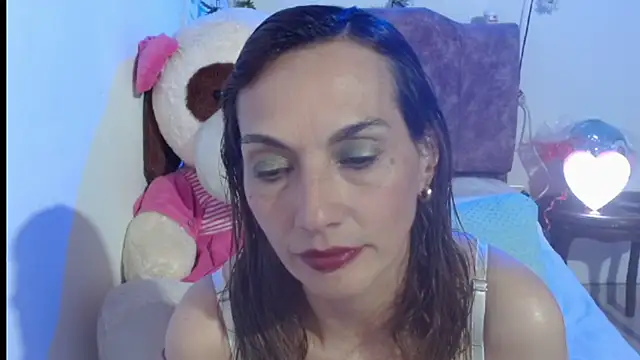 italagomez  online show from October 18, 9:06 pm