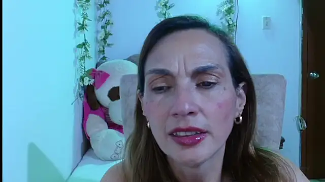 italagomez  online show from November 10, 11:10 pm