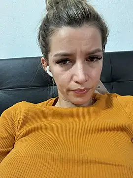 IvySamek online show from May 23, 12:37 pm
